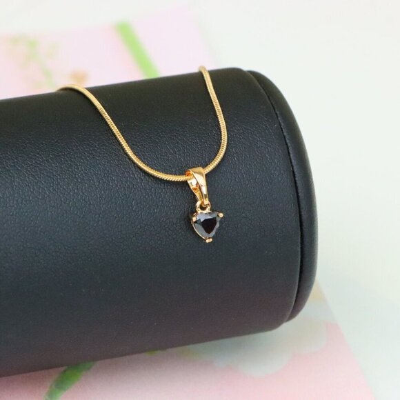 "Mini Heart-Shaped Black Pendant in Gold Plated Brass, XPPT1303 - Picture 8 of 13